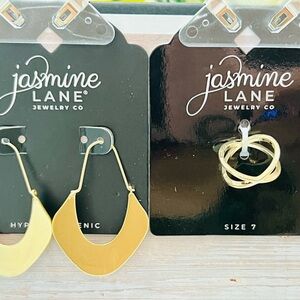Jasmine Gold Earrings and Ring Set/Bonus Earrings!!